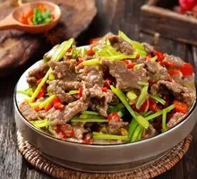 Stir-Fried Beef with Yellow Onion
