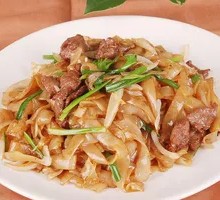Beef Brisket Stir-Fried Rice Noodles