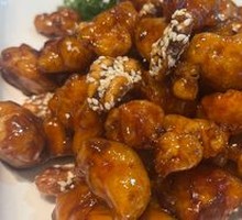Stir-Fried Chicken with Almonds in Sauce