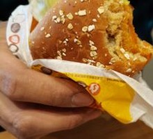 Fruitwood-Flavored Chicken Burger