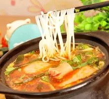 Braised Meatball Noodles in Clay Pot