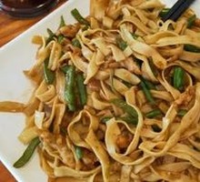 Stir-Fried Pork with Green Beans and Noodles