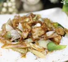 Scallion Stir-Fried Meat Rice Bowl