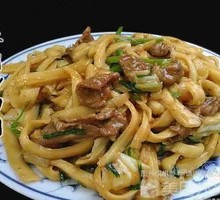 Stir-Fried Beef with Knife-Cut Noodles