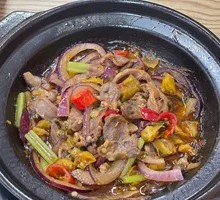 砂锅泡椒鸡杂
