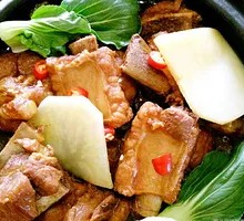 黄焖排骨含土豆生菜
