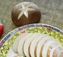 油菜香菇盖饭