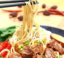 牛腩凉拌面