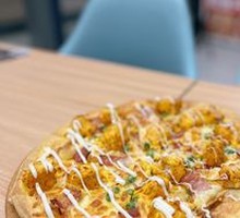 Golden Salted Egg Yolk Chicken Pizza