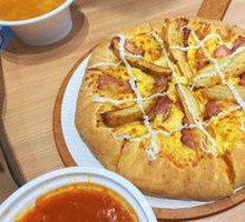 American-style Bacon & Potato Pizza