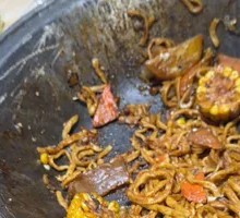 鲜牛肉焖面中锅