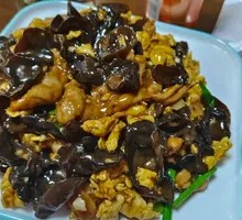 Sour Stir-Fried Egg with Wood Ear Mushrooms