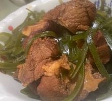 Moon-shaped Bone Stewed with Kelp
