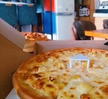 Golden Pillow Durian Pizza