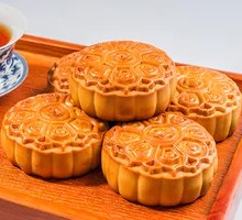 Raisin Mooncake