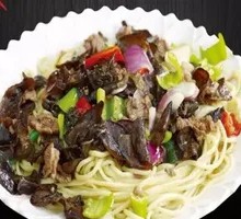木耳炒牛肉盖浇面