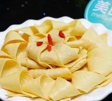 Oil-soaked tofu skin