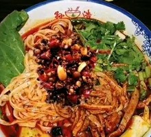 孙浩特色牛杂面