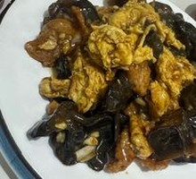 Sour Stir-Fried Egg with Wood Ear Mushrooms