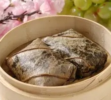 Lotus-Leaf Wrapped Sticky Rice Chicken