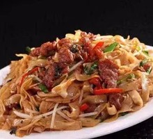 Stir-Fried Rice Noodles with Pork