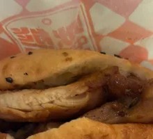 Mushroom Beef Chinese Burger