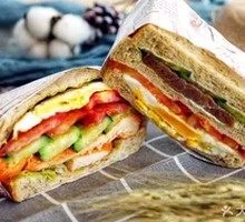 现烤牛排三明治