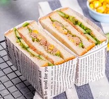 现烤金枪鱼三明治