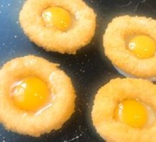 鸡肉圈配鹌鹑蛋