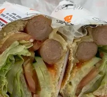 培根芝士烟熏肠三明治