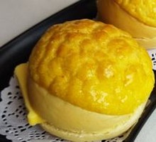 Puff Pastry Pineapple Bun