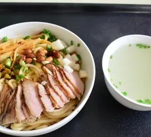 卤牛肉桂林米粉