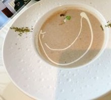 黑牛肝菌奶油蘑菇汤