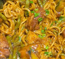 招牌排骨焖面