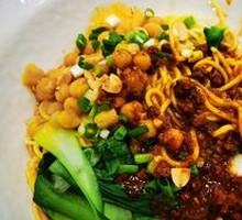 Spicy Pork Sauce Noodles with Peas