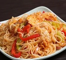青椒炒蛋拌面