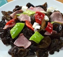Stir-fried Pork with Wood Ear Mushrooms