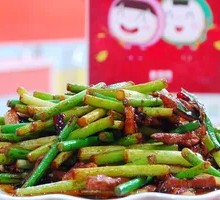Stir-fried garlic shoots with pork