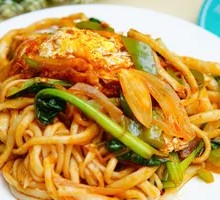 Stir-Fried Noodles with Green Pepper and Egg