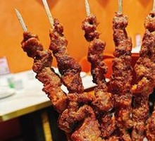 Charcoal-grilled Lamb Skewers