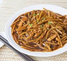Fish-Flavored Stir-Fried Noodles