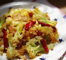 菜花炒肉盖饭