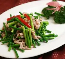 Stir-fried garlic shoots with pork
