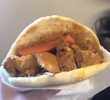 烧饼夹卤蛋