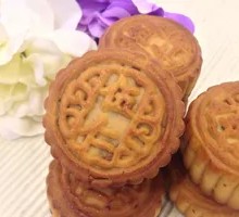 Five-Nut Mooncake