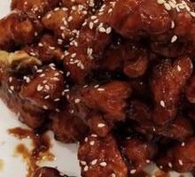 Stir-Fried Chicken with Walnuts in Sauce