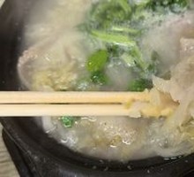 Sour Cabbage and Pork in Clay Pot