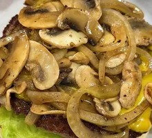 蘑菇多多牛肉堡