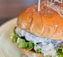 奶油蘑菇牛肉堡