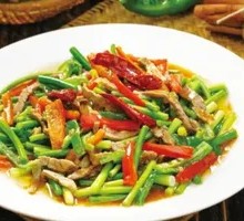 Stir-Fried Beef with Garlic Shoots